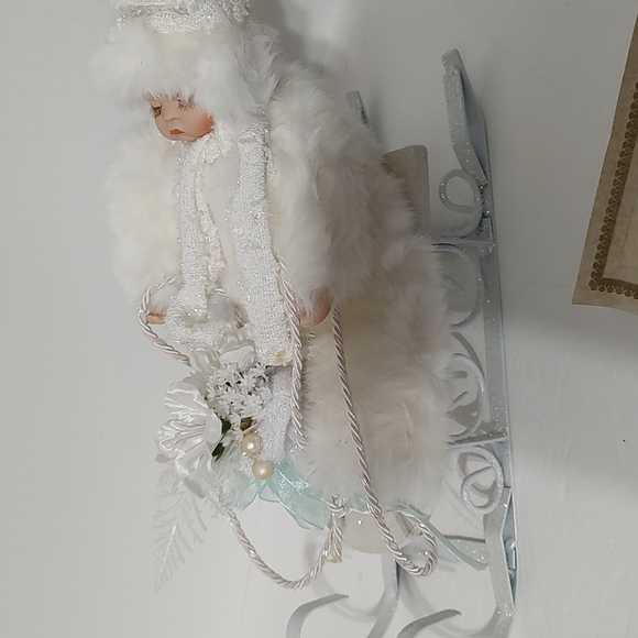 New Winter Baby in Sleigh From the Heritage Signature Collection - Picture 8 of 14